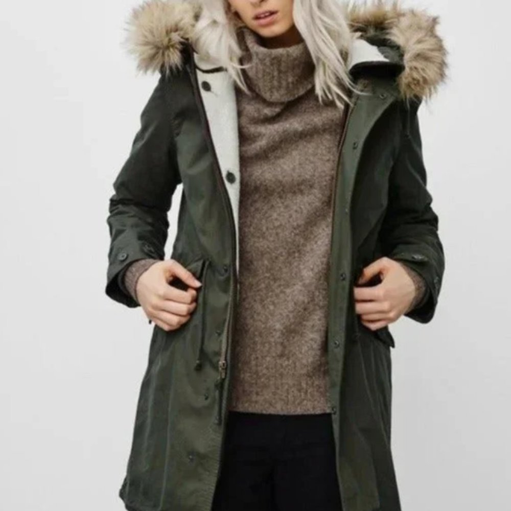 Aritizia Community Military Autonomy Fishtail Parka (Small)